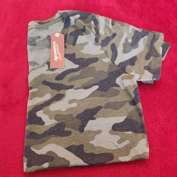 NWT Arizona Jeans Camo V Neck top Juniors Size Large - Picture 4 of 4